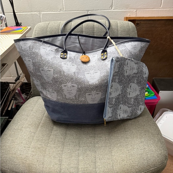 Manaola Hawai’i Gray and Blue Tote Bag - Picture 6 of 7